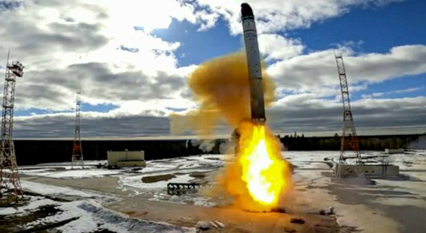 Nucleare, esercitazioni russe a nord est di Mosca. E Biden invia missili Himars a Kiev