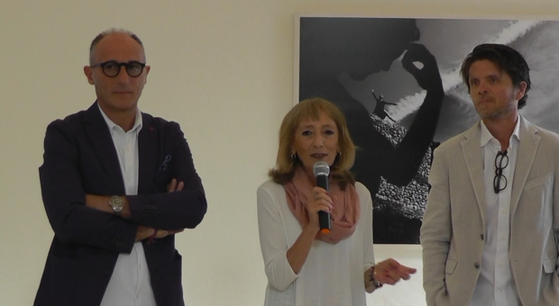 Capri, inaugurata la mostra fotografica «La Liquidità del Movimento»