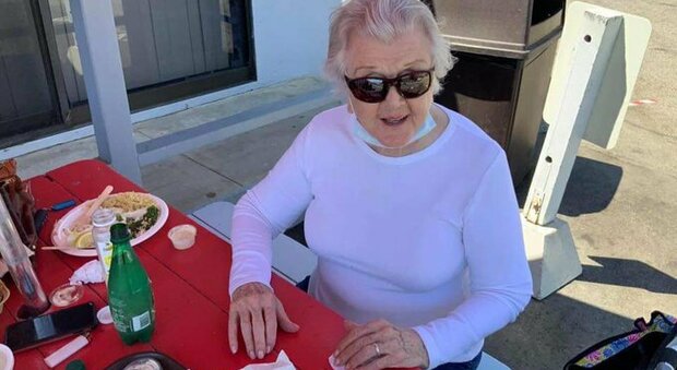 Angela Lansbury, la Signora in giallo a Malibù: e a 94 anni conquista i social
