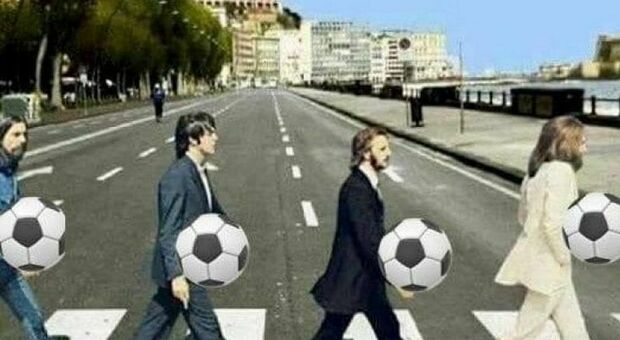 Napoli-Liverpool, spopola lo sfottò: Beatles coi palloni sul lungomare