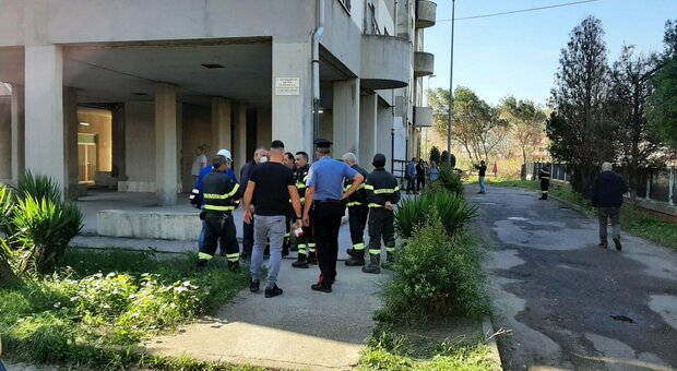 Sparatoria choc a Catanzaro: tre feriti e panico in strada nello stesso quartiere dell'incendio di ieri notte