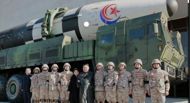 Dopo 36 giorni di silenzio torna Kim Jong-un e ordina al suo esercito: «Preparatevi alla guerra»