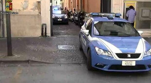 Fora le ruote dell'auto e minaccia i genitori: 29enne arrestato a Pompei