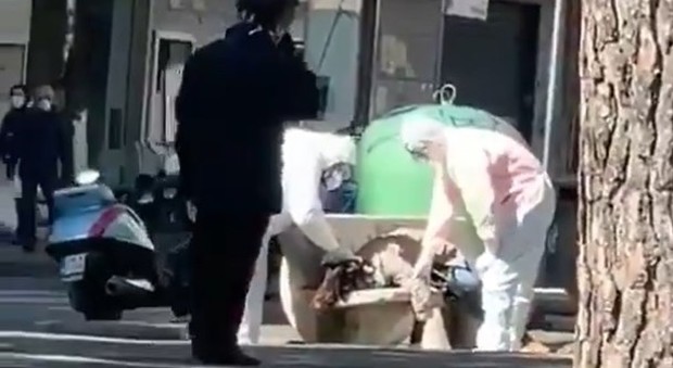 Coronavirus, la bufala del video della ragazza morta su una panchina a Bergamo: ecco come stanno realmente le cose