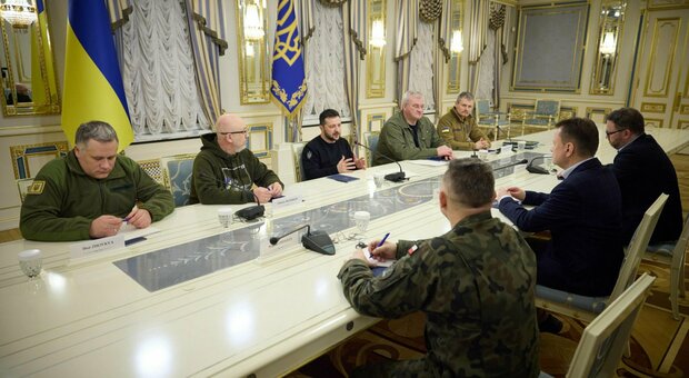 Kiev: «Decine di migliaia di soldati russi a Est». Germania invierà 178 Leopard 1 all'Ucraina