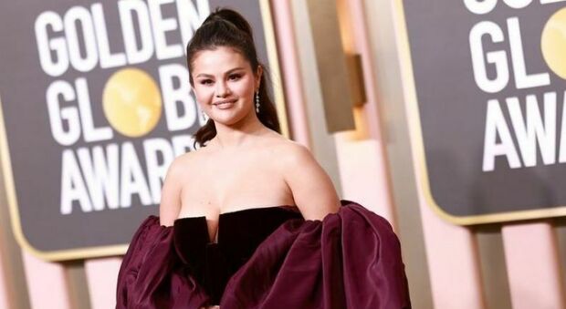 Selena Gomez criticata dagli hater: «Sei ingrassata». La risposta è unica: è vero, durante le feste natalizie ci ho dato dentro