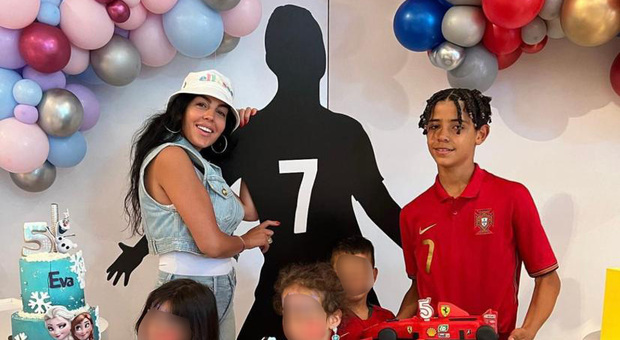 Cristiano Ronaldo: Georgina e la festa di compleanno con il ...