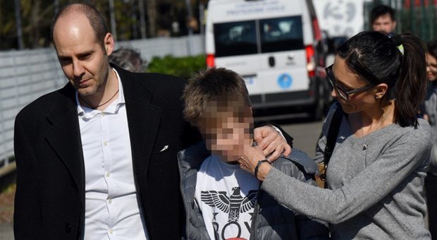 Bus dirottato a Milano, il papà del bambino che ha dato l'allarme: «Ora cittadinanza italiana per mio figlio»