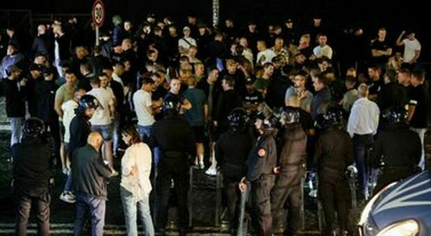 Napoli-Ajax, prelevate 65 auto in divieto di sosta davanti allo stadio Maradona