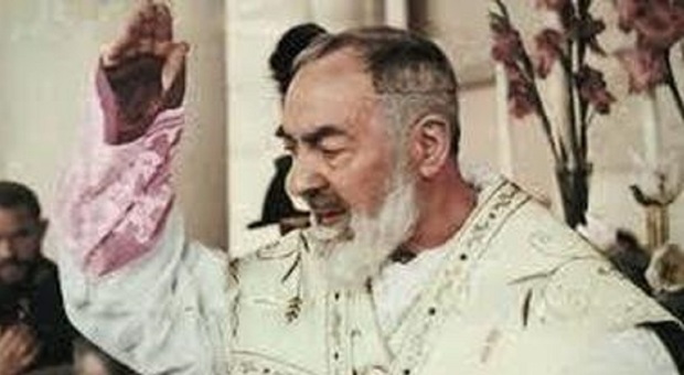 Padre Pio appare in Irlanda a un'anziana di 92 anni. Il racconto: «Ero a messa, il pavimento è diventato rosso»