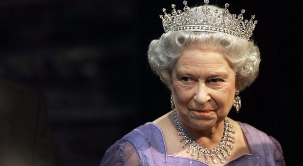 Regina Elisabetta II, come è morta? «Ha combattuto contro un cancro». L'indiscrezione smentisce il certificato ufficiale