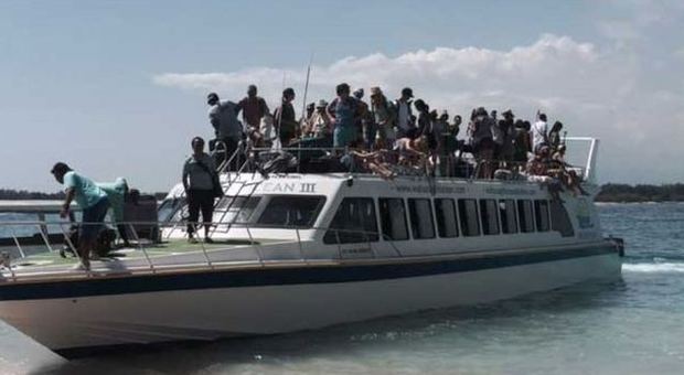 Indonesia, a fuoco motore della nave turistica: feriti cinque italiani
