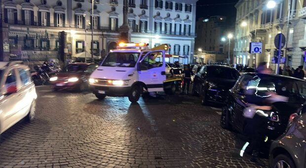 Napoli, senza Green Pass sui trasporti e violazioni nella movida: boom di multe