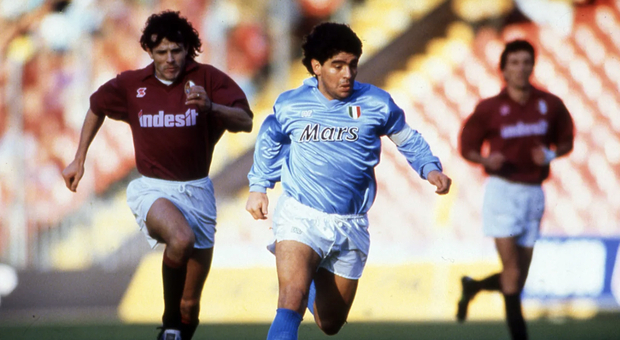 Diego Maradona in una foto d'archivio nel 1990/91