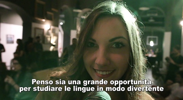 Napoli, un aperitivo multiculturale per l'integrazione: è «Aperilingua» | Video