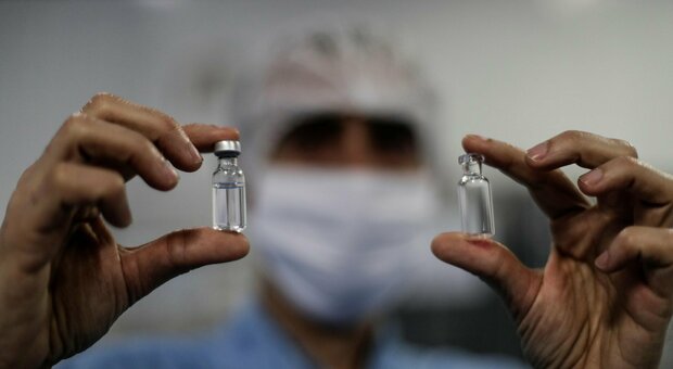 Vaccino Covid, Moderna ora chiede l'autorizzazione a Usa ed Europa: «Efficace al 94,1% e al 100% per casi gravi»