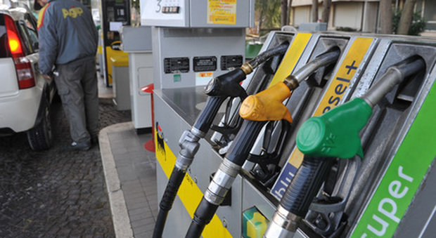 Benzina e diesel, i prezzi risalgono dopo il lockdown: la verde supera gli 1,4 euro al litro