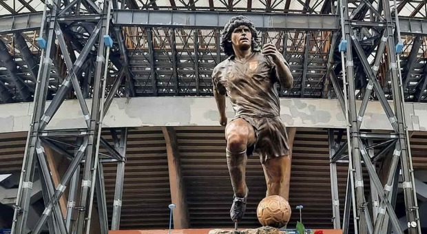 Maradona, la statua che non c'è: «È ancora sotto indagine»