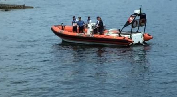 Sub di 58 anni perde la vita nel lago di Como: i carabinieri indagano per scoprire le cause della morte