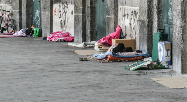 Una serie di senzatetto a Napoli