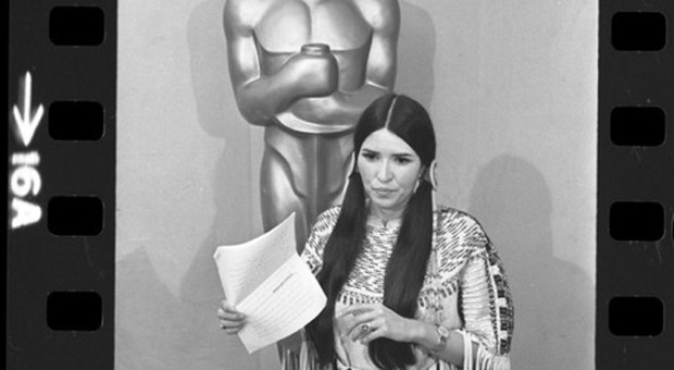 L'attrice di origini Apache discriminata e offesa agli Awards nel 1973 per aver difeso i nativi americani, riceve dopo 50 anni le scuse