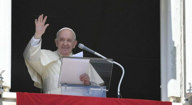 Papa Francesco all'Europa, accogliere i profughi afgani poi parla della «sordità del cuore»