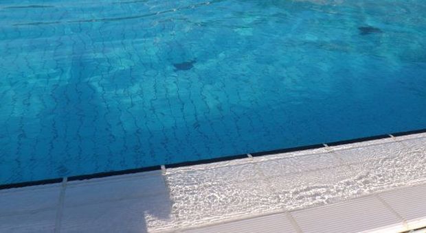 Papà e i due figli di 16 e 9 anni morti annegati in piscina in vacanza
