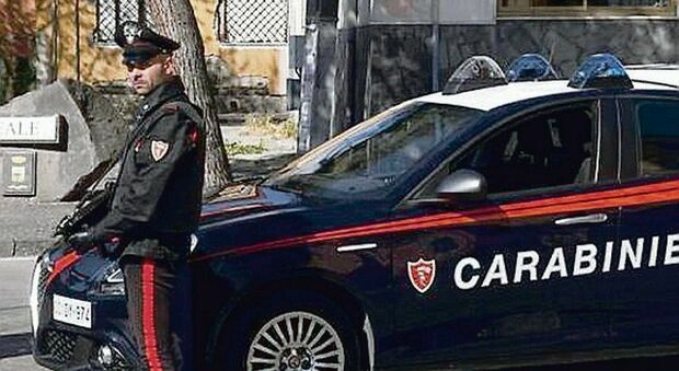 Agguato a Castello di Cisterna, sei colpi di pistola: ferito 40enne alla gamba