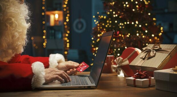 Con gli acquisti natalizi aumentano le truffe online: consigli su come evitarle