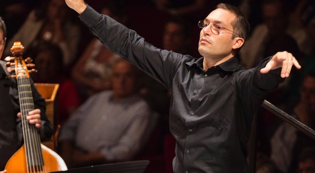 Maurizio Agostini dirige l'Orchestra e gli allievi dell'Accademia di Canto Lirico