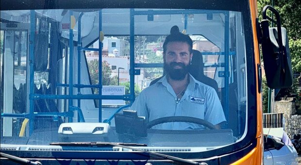 Autobus precipitato a Capri: «Malore forse a causa dell'uso di stupefacenti»