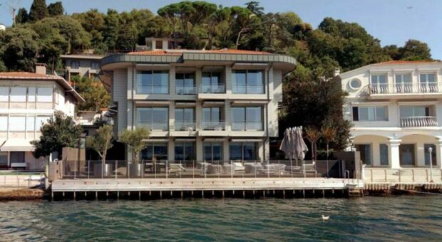 Abramovich: addio mansion vittoriane a Londra, adesso abita in una villa anonima in Turchia a 50mila euro al mese