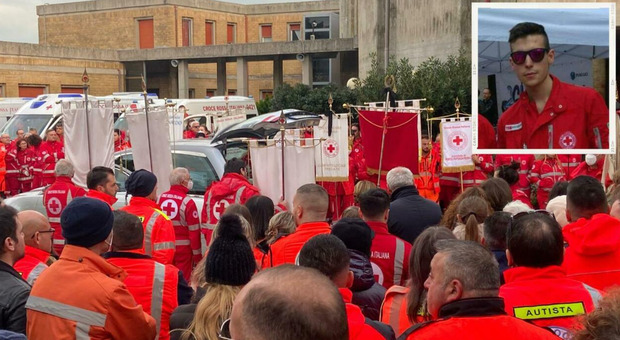 Simone Sartini morto nell'ambulanza schiacciata dal camion, l'ultimo saluto: «Eri una persona unica»