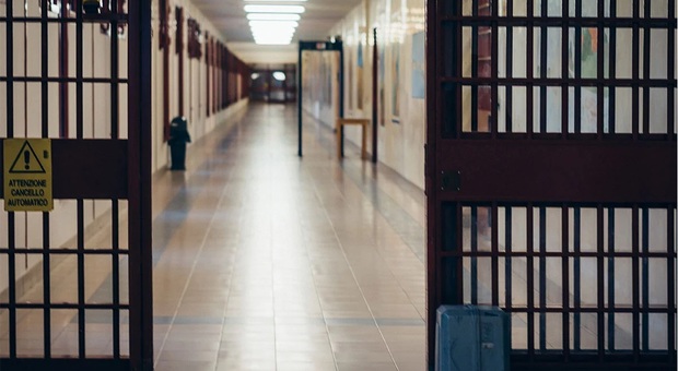 «Carcere di Aversa, aggredito agente penitenziario da detenuto»