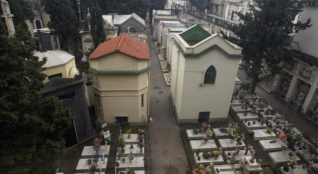 Napoli: luci cimitero, in commissione la proposta di esternalizzazione del servizio