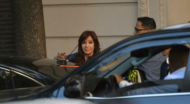 «Appalti illeciti», Cristina Kirchner condannata a sei anni. La vicepresidente argentina: «Sentenza già scritta»