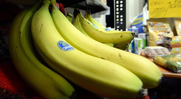 Napoli, anonimo dona una tonnellata di banane per i bisognosi di Scampia