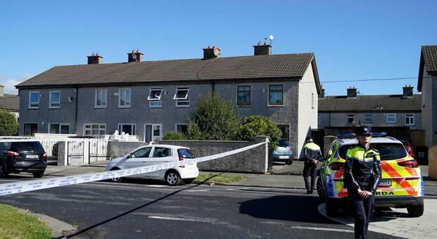 Dublino, tre sorelle uccise in casa: orrore alla periferia della capitale irlandese. Arrestato un 20enne