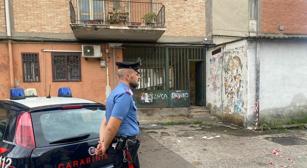 Napoli, omicidio al Rione Traiano: la pista della vendetta privata. Nella vita della vittima precedenti per droga e violenza sessuale