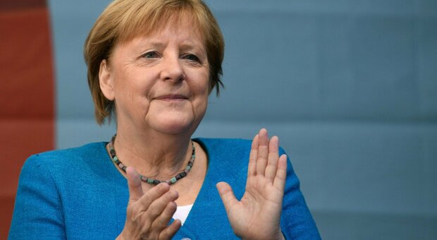 Angela Merkel, derubata al supermercato mentre fa la spesa