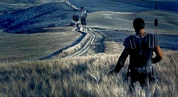 Val d'Orcia, Il Gladiatore, Natalie Portman, i cipressi e le colline: un libro racconta il fenomeno di un paesaggio icona