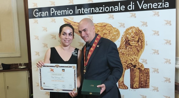Gran Premio Leone d’Oro 2022 allo chef napoletano Enzo Fiore: «Lo dedico alla mia famiglia»