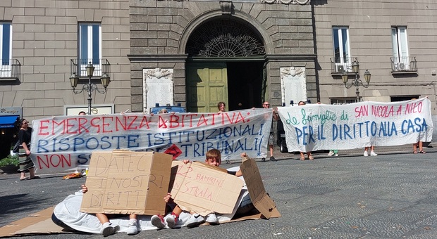 Emergenza abitativa a Napoli, sei famiglie a rischio sfratto: vertice con l'assessore Trapanese