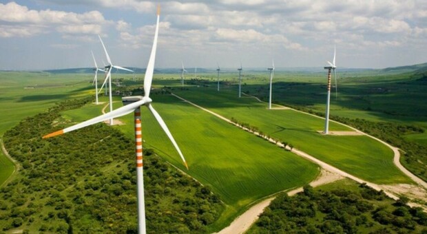 Il caro energia frena la transizione ecologica: mancano i componenti, a rischio le tappe green imposte dalla Ue