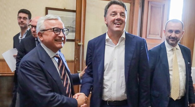 Elezioni 2022, Renzi: «Accogliamo pezzi di Forza Italia nel Terzo Polo, il patto per Napoli non si tocca»