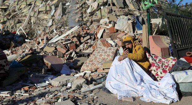 Terremoto Turchia, oltre 11mila morti. Erdogan: «All'inizio problemi nei soccorsi». Bimba salvata in Siria dopo 56 ore
