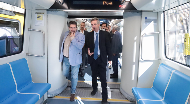 Metropolitana di Napoli, il nuovo treno della Linea 1: «Meno tempi di attesa e più passeggeri»