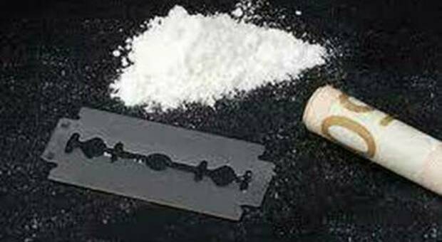 Droga, narcos arrestato in Irpinia con un chilo di cocaina in auto