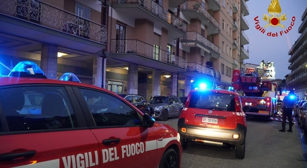 Avellino, incendio distrugge appartamento: palazzo evacuato