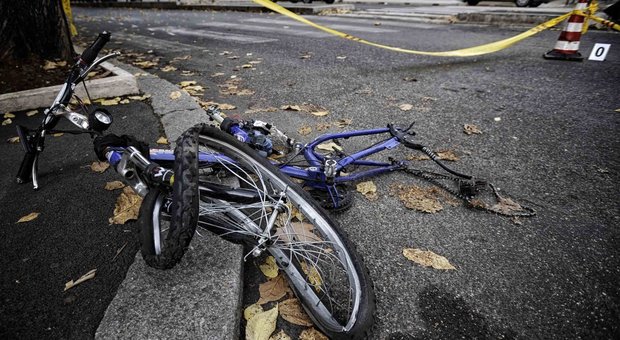 Bergamo, bambino di sei anni investito dalla vicina di casa mentre era in bicicletta: è grave